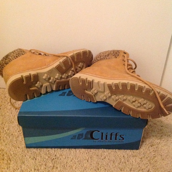 Boots - Picture 4 of 5